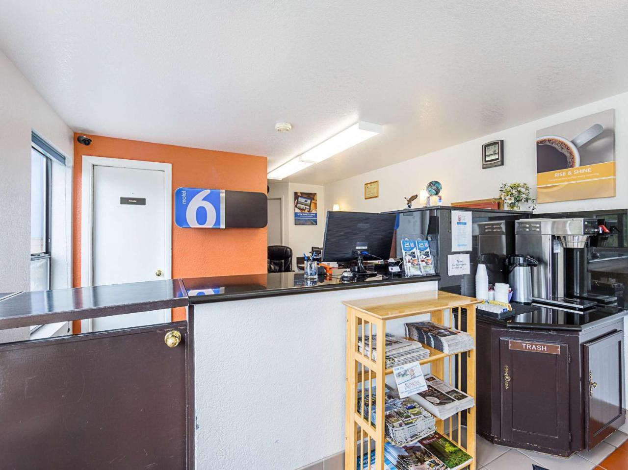 Motel 6 Gold Beach Exterior photo